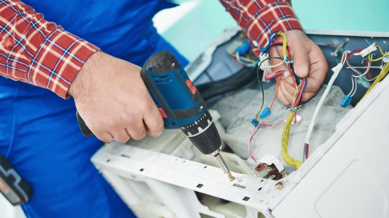 Çayırova Ariston Ariston çamaşır makinesi kart tamiri – Su almama arızası orijinal parça ile giderildi. - Teknik servis örneği